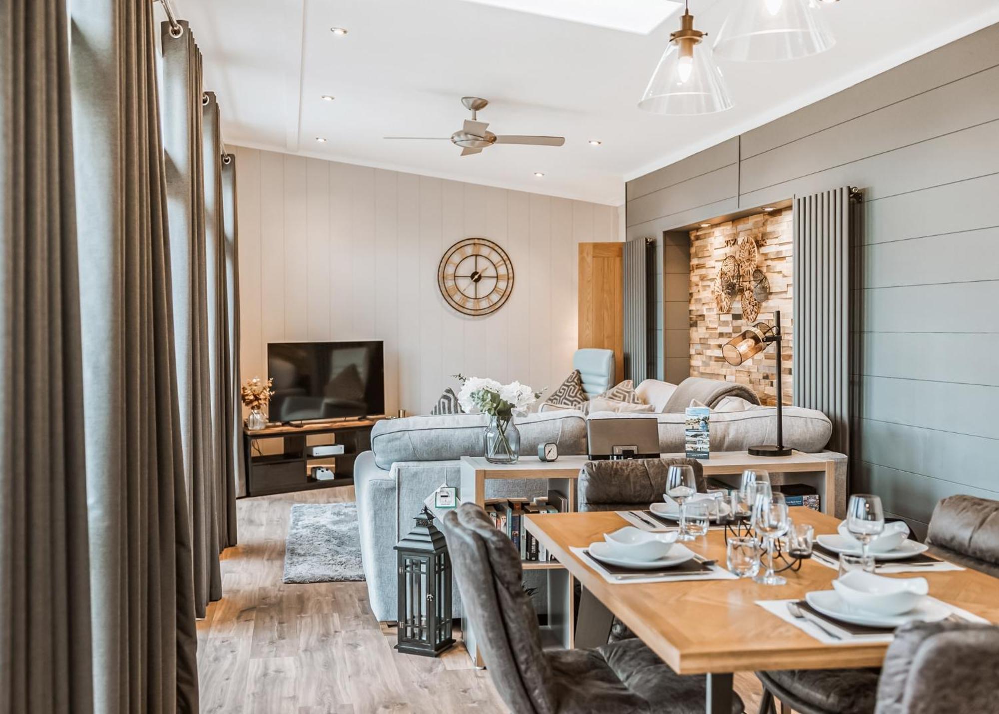 The Astbury Golf And Lodge Resort Бриджнорс Экстерьер фото